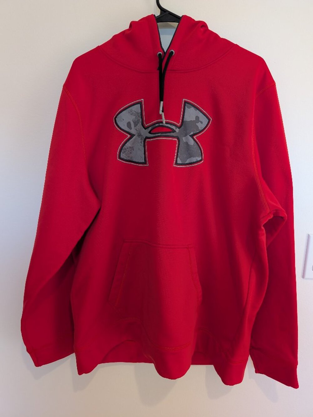 Under Armour  Heavyweight Pullover Hoodie - Size XL